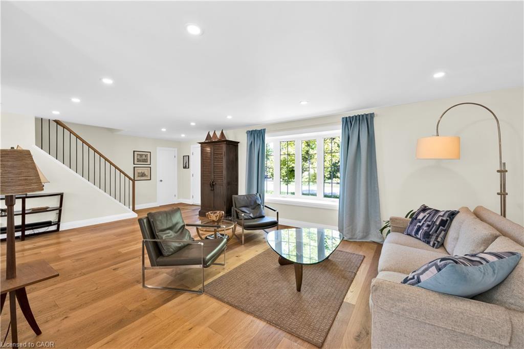 912 Boothman Avenue, Burlington, ON - Indoor Photo Showing Living Room