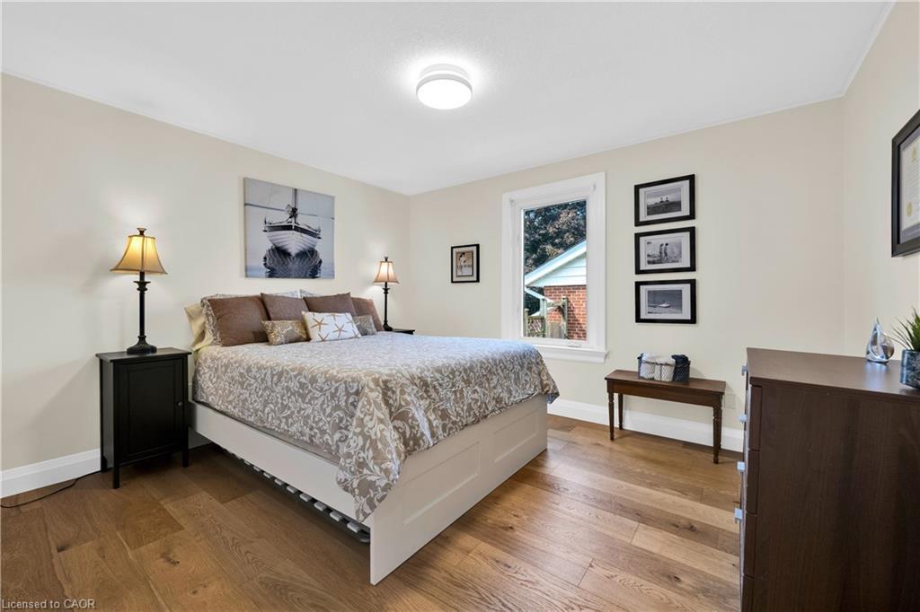 912 Boothman Avenue, Burlington, ON - Indoor Photo Showing Bedroom