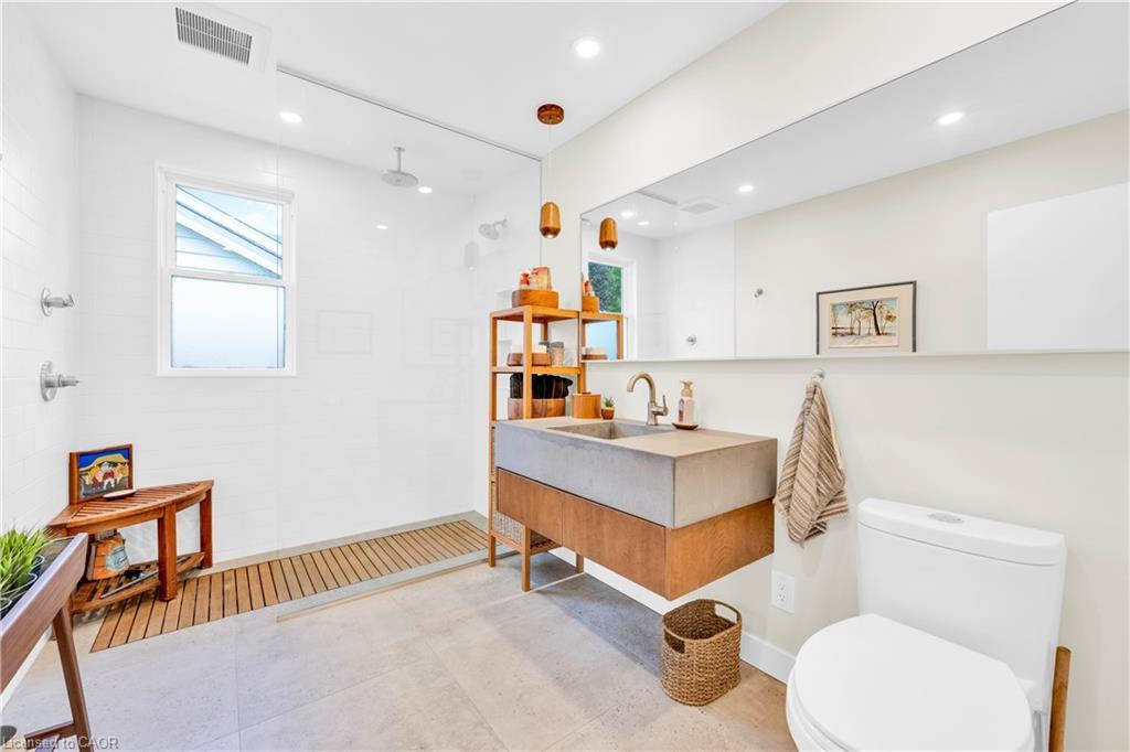 912 Boothman Avenue, Burlington, ON - Indoor