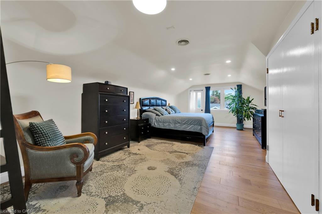 912 Boothman Avenue, Burlington, ON - Indoor