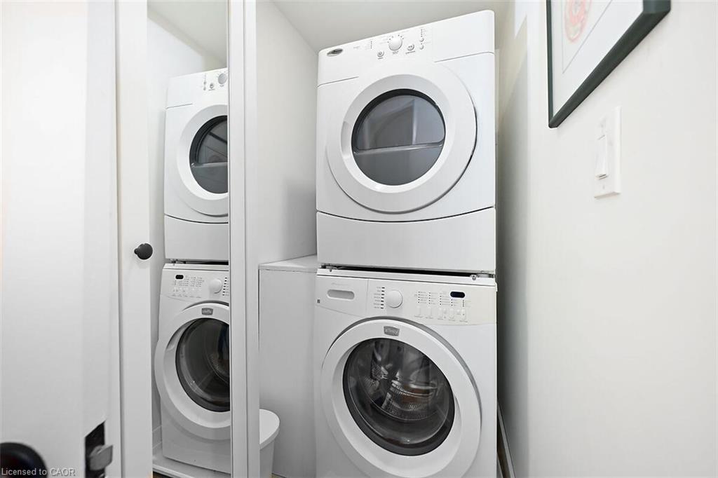 912 Boothman Avenue, Burlington, ON - Indoor Photo Showing Laundry Room