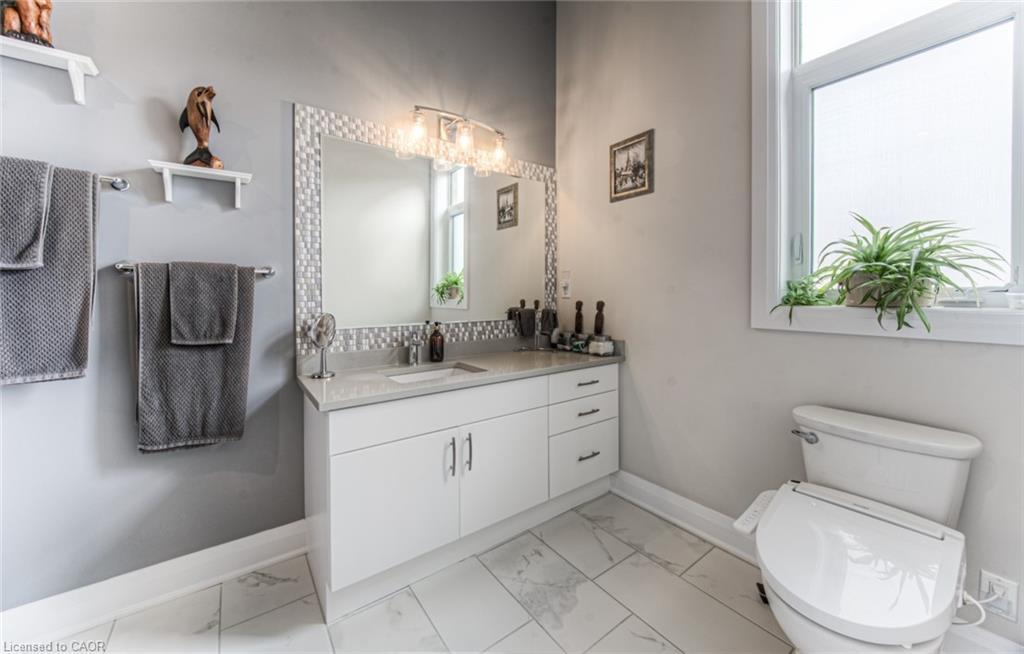 582 Mayapple Street, Waterloo, ON - Indoor Photo Showing Bathroom