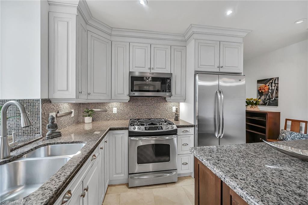 Ph41-86 Herkimer Street, Hamilton, ON - Indoor Photo Showing Kitchen With Double Sink With Upgraded Kitchen