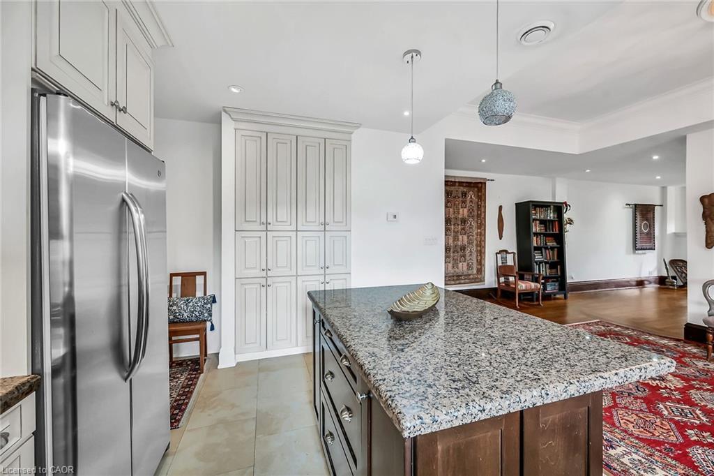 Ph41-86 Herkimer Street, Hamilton, ON - Indoor Photo Showing Kitchen With Upgraded Kitchen