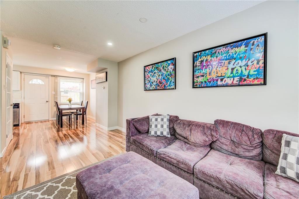 16-165 Green Valley Drive, Kitchener, ON - Indoor Photo Showing Living Room