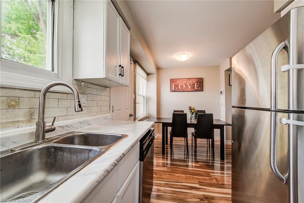 16-165 Green Valley Drive, Kitchener, ON - Indoor Photo Showing Kitchen With Double Sink