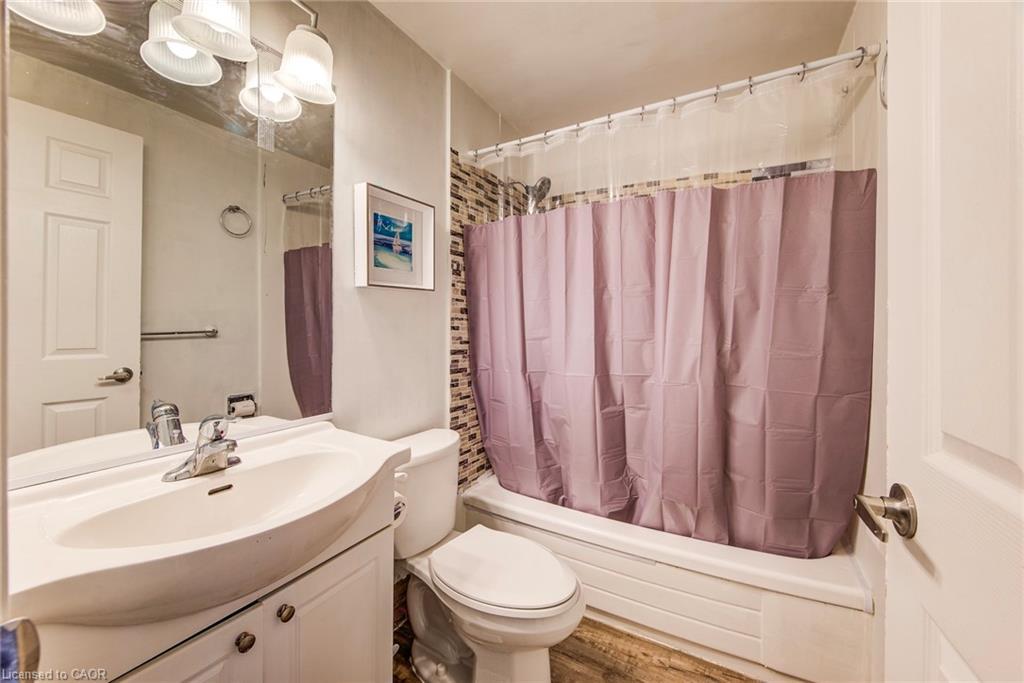 16-165 Green Valley Drive, Kitchener, ON - Indoor Photo Showing Bathroom