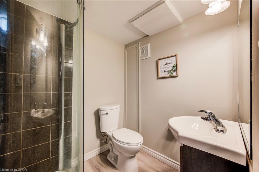 16-165 Green Valley Drive, Kitchener, ON - Indoor Photo Showing Bathroom