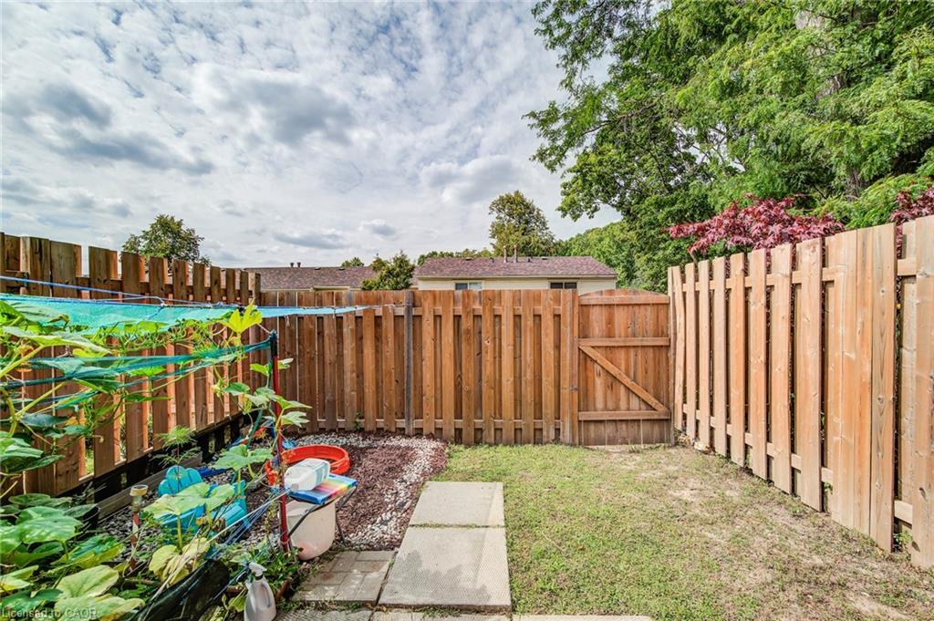 16-165 Green Valley Drive, Kitchener, ON - Outdoor