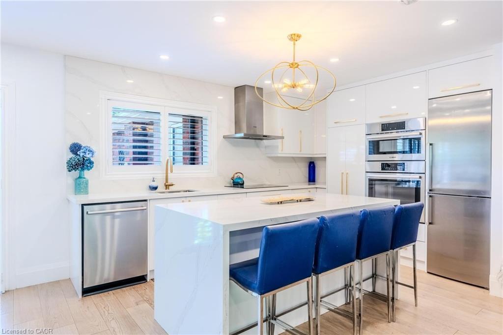 23 West Hampton Road, St. Catharines, ON - Indoor Photo Showing Kitchen With Stainless Steel Kitchen With Upgraded Kitchen