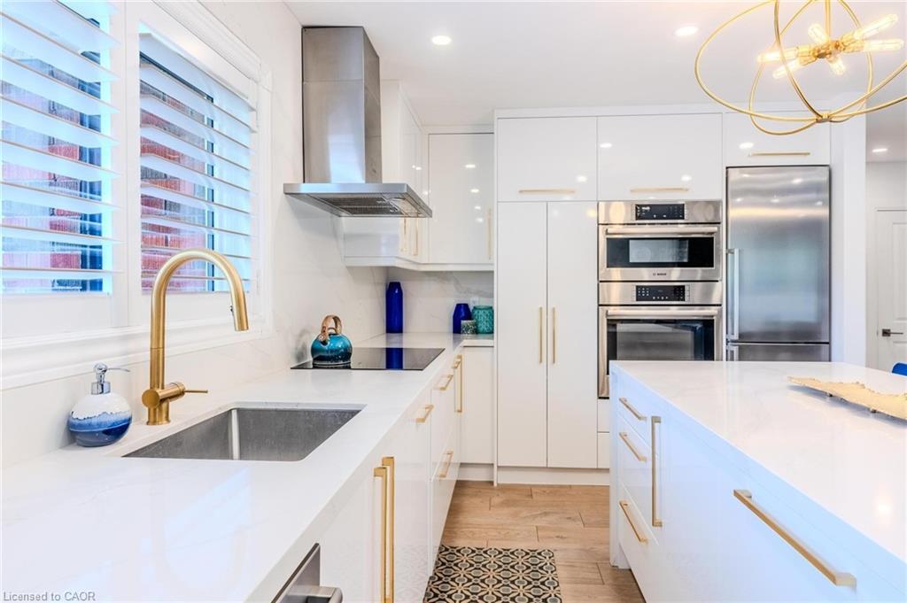 23 West Hampton Road, St. Catharines, ON - Indoor Photo Showing Kitchen With Upgraded Kitchen