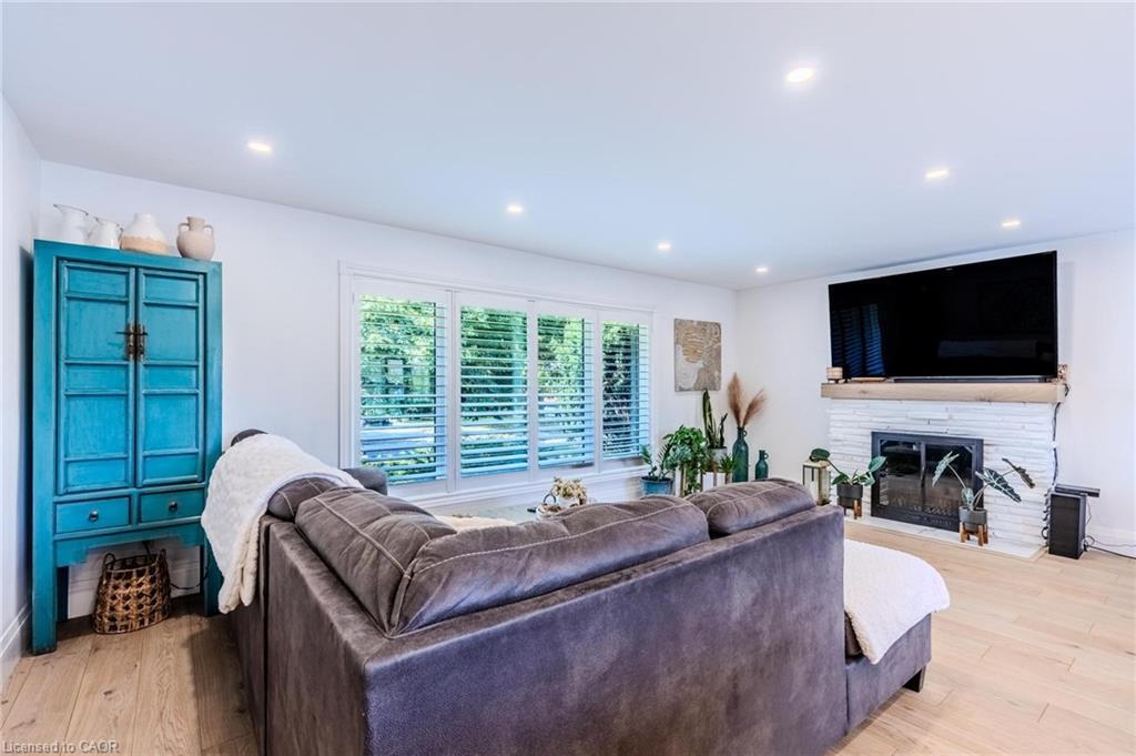 23 West Hampton Road, St. Catharines, ON - Indoor Photo Showing Living Room With Fireplace