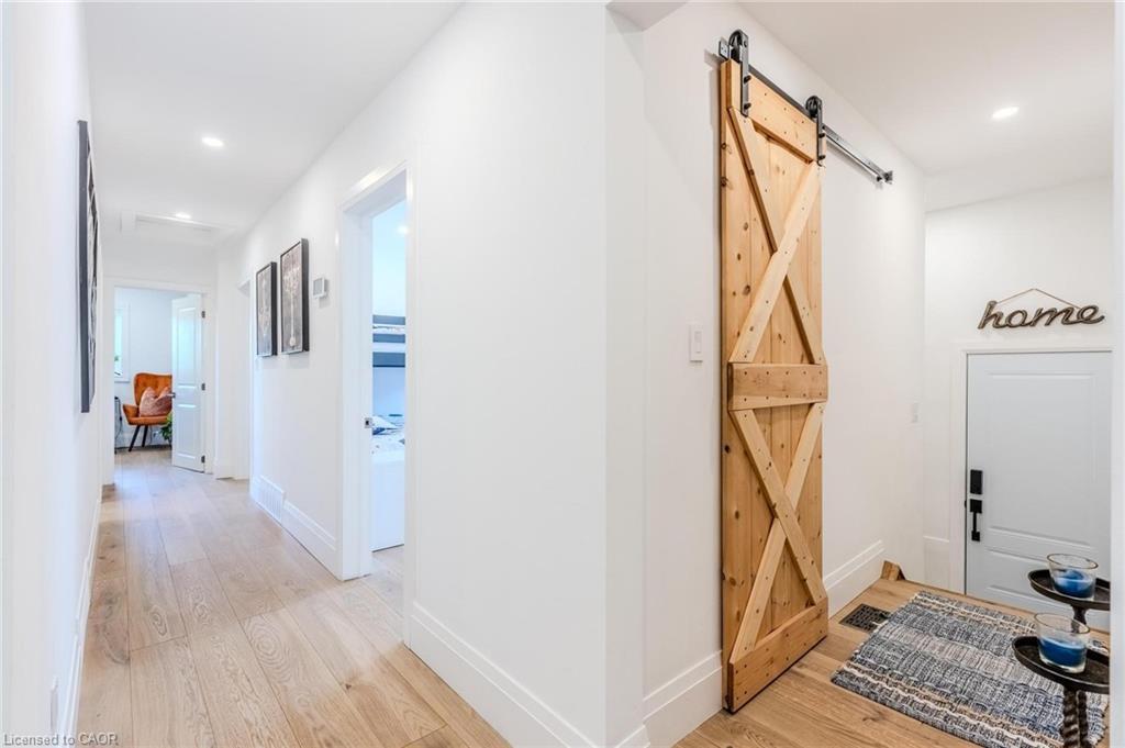 23 West Hampton Road, St. Catharines, ON - Indoor Photo Showing Other Room