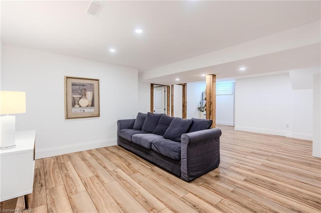 23 West Hampton Road, St. Catharines, ON - Indoor Photo Showing Living Room