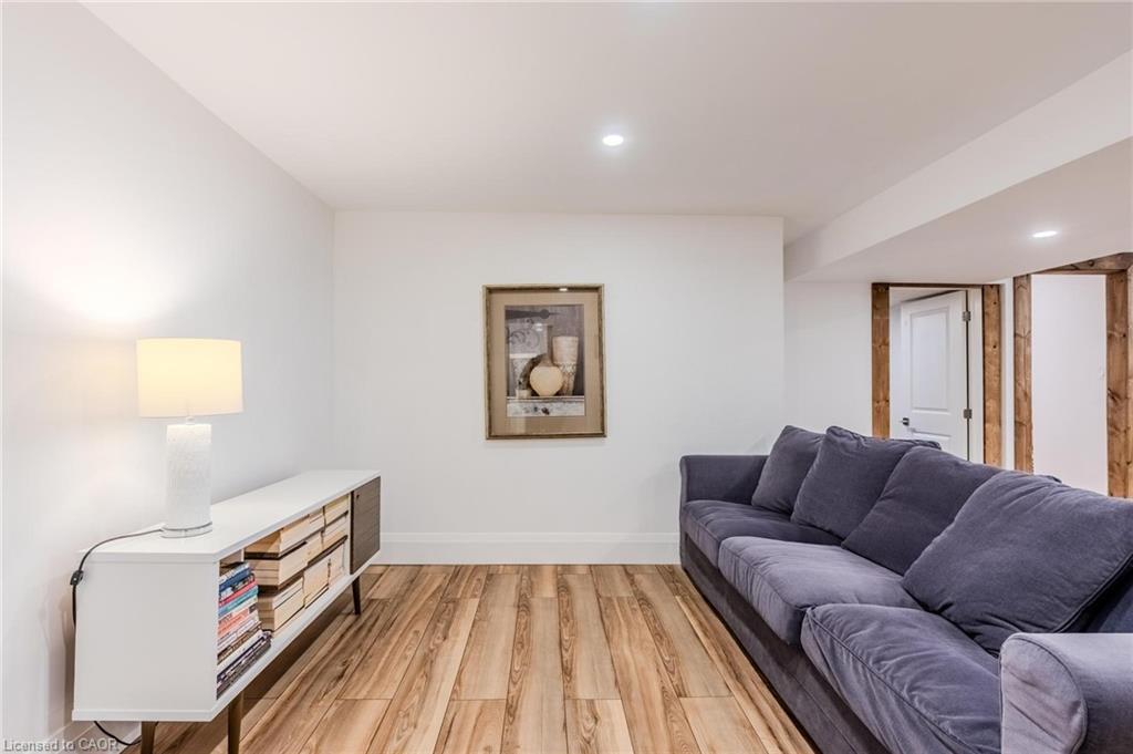 23 West Hampton Road, St. Catharines, ON - Indoor Photo Showing Living Room