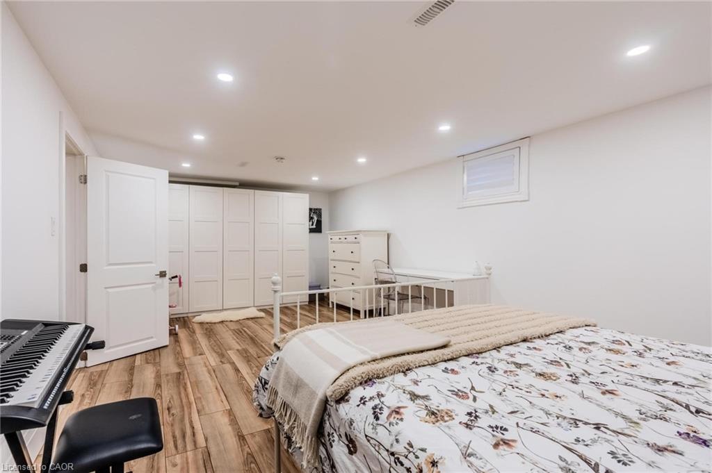 23 West Hampton Road, St. Catharines, ON - Indoor Photo Showing Bedroom