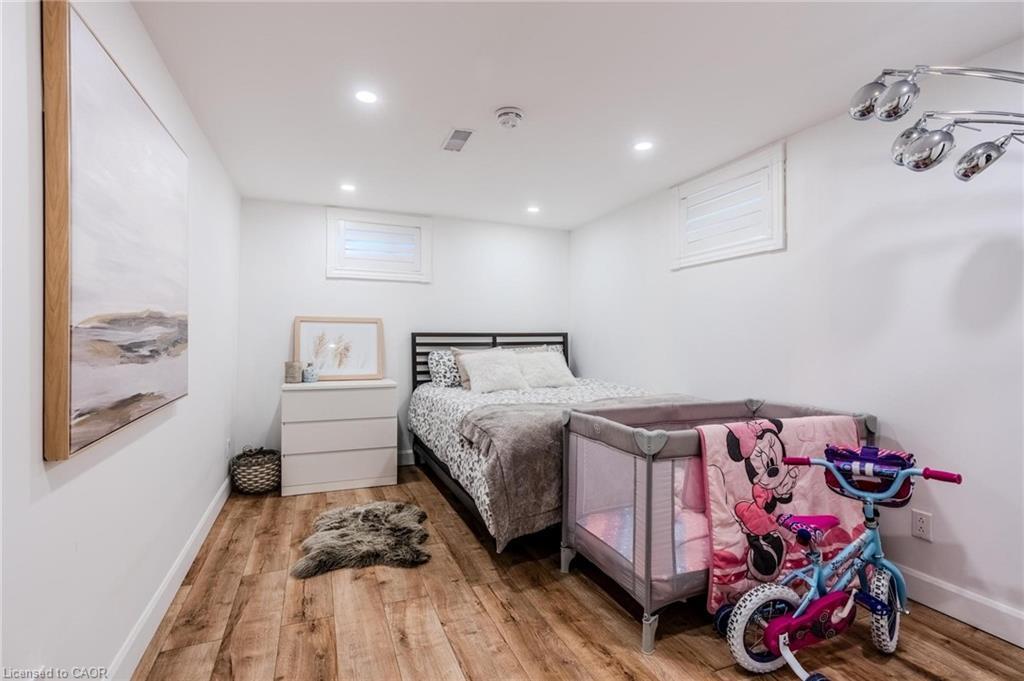 23 West Hampton Road, St. Catharines, ON - Indoor Photo Showing Bedroom