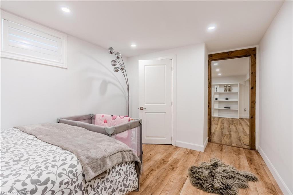 23 West Hampton Road, St. Catharines, ON - Indoor Photo Showing Bedroom