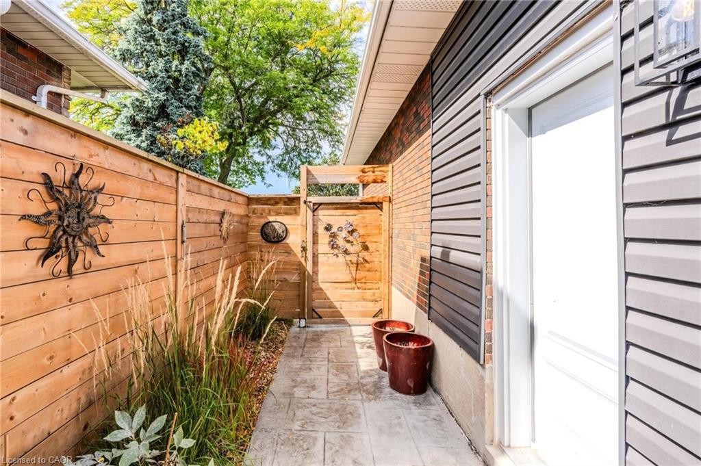 23 West Hampton Road, St. Catharines, ON - Outdoor With Exterior