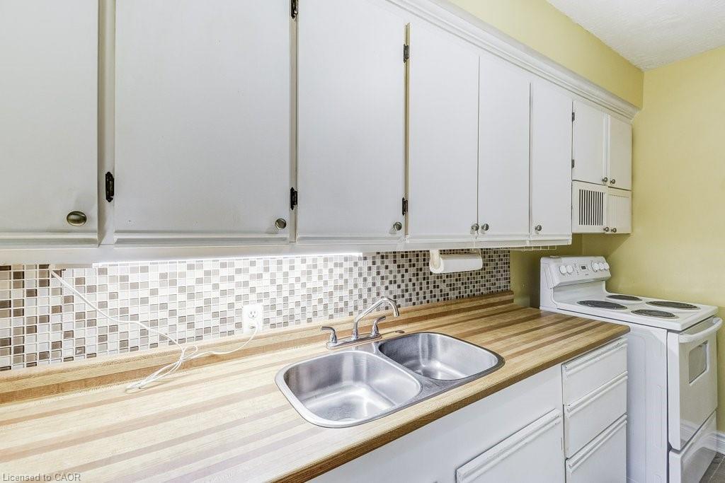 1-2418 New Street, Burlington, ON - Indoor Photo Showing Kitchen With Double Sink