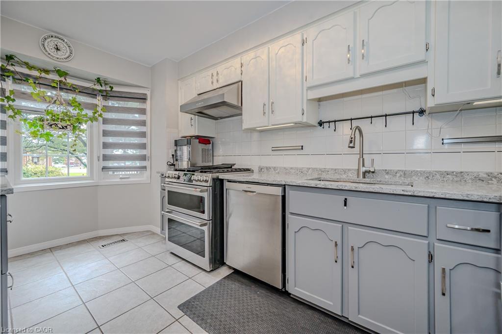 21-38 Elora Drive, Hamilton, ON - Indoor Photo Showing Kitchen