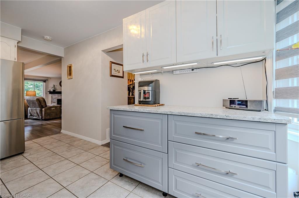 21-38 Elora Drive, Hamilton, ON - Indoor Photo Showing Kitchen