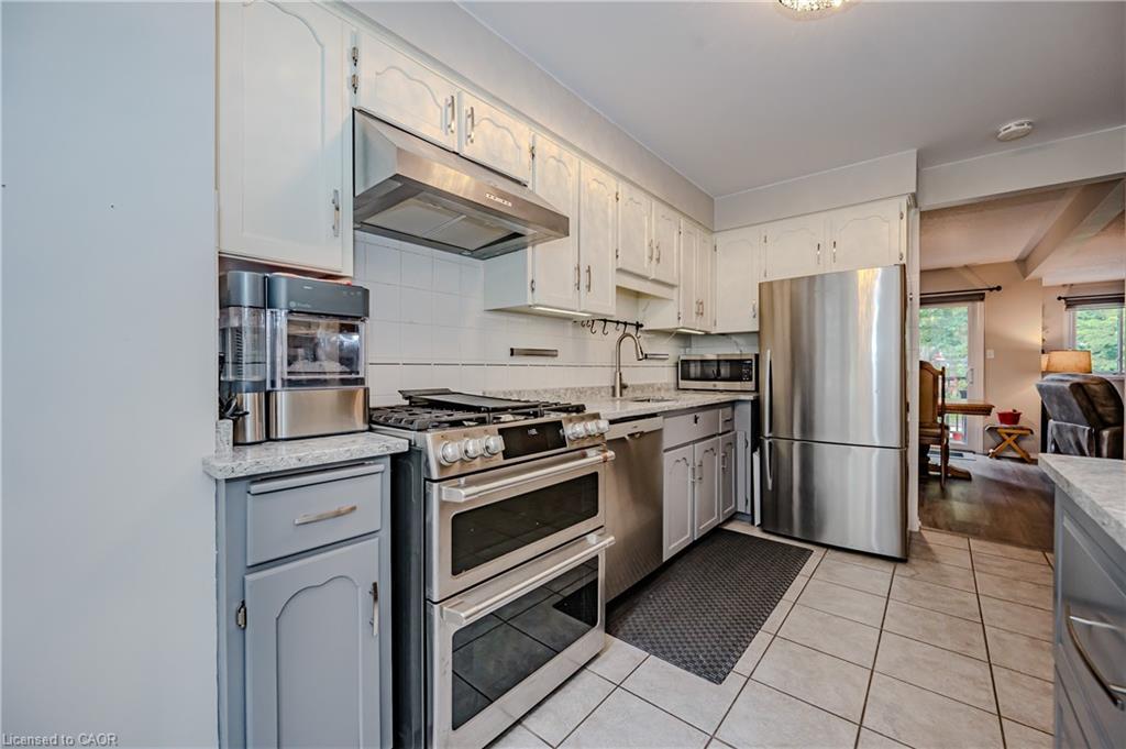 21-38 Elora Drive, Hamilton, ON - Indoor Photo Showing Kitchen