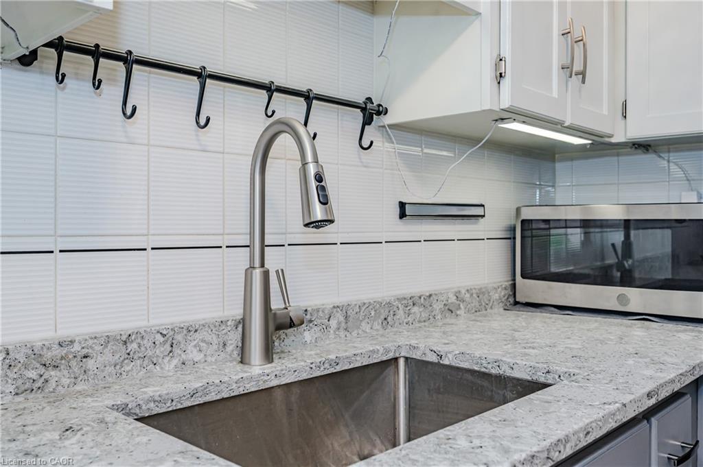 21-38 Elora Drive, Hamilton, ON - Indoor Photo Showing Kitchen