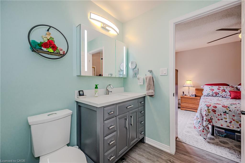 21-38 Elora Drive, Hamilton, ON - Indoor Photo Showing Bathroom