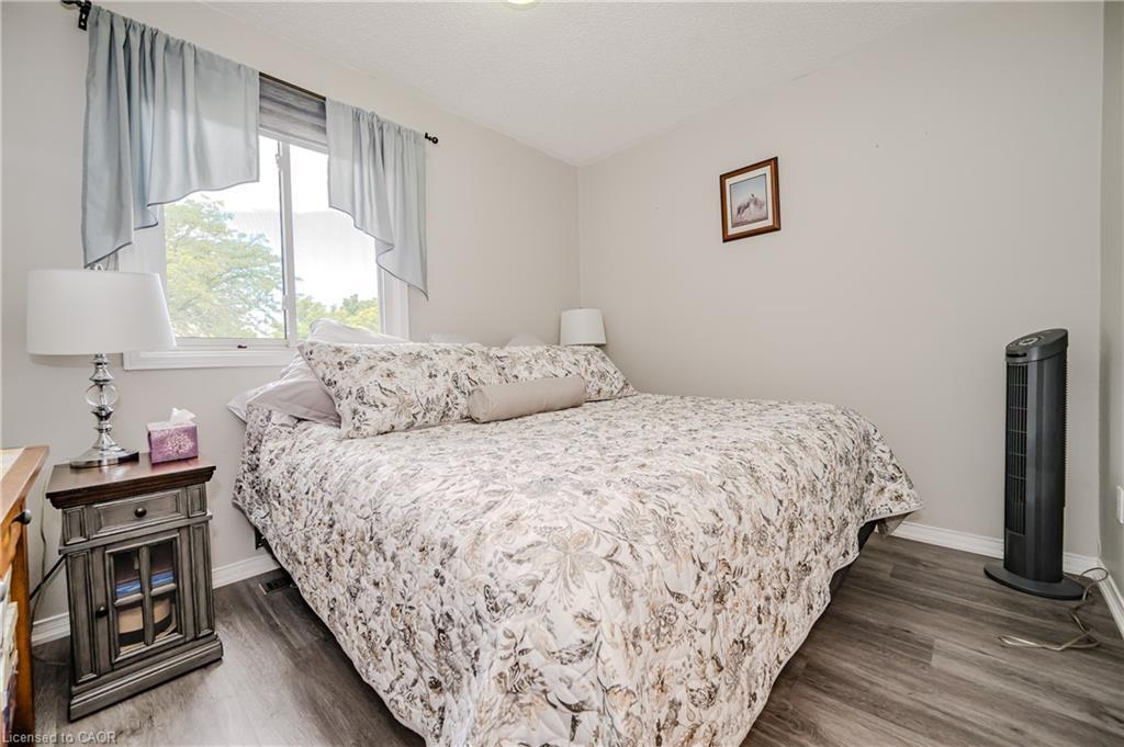 21-38 Elora Drive, Hamilton, ON - Indoor Photo Showing Bedroom