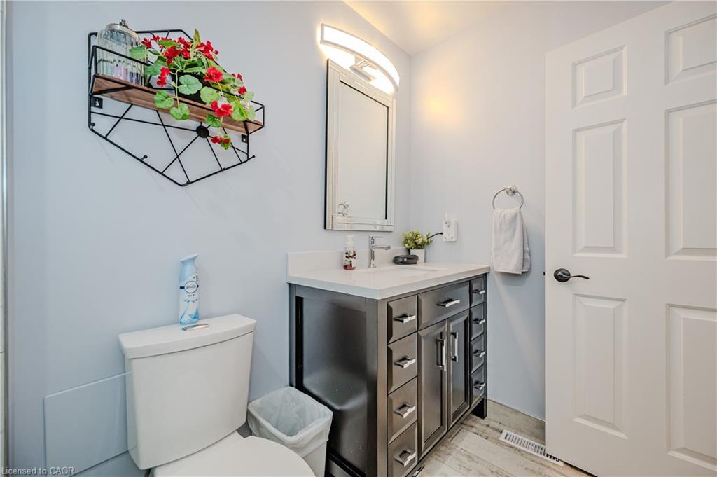 21-38 Elora Drive, Hamilton, ON - Indoor Photo Showing Bathroom