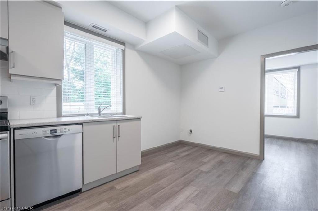 1C-36 Grant Avenue, Hamilton, ON - Indoor Photo Showing Kitchen