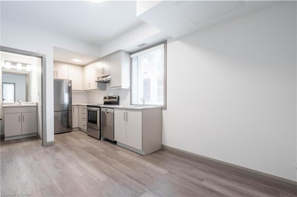 1C-36 Grant Avenue, Hamilton, ON - Indoor Photo Showing Kitchen