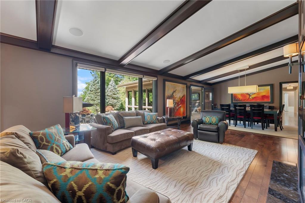 25 Sunset Drive, Simcoe, ON - Indoor Photo Showing Living Room