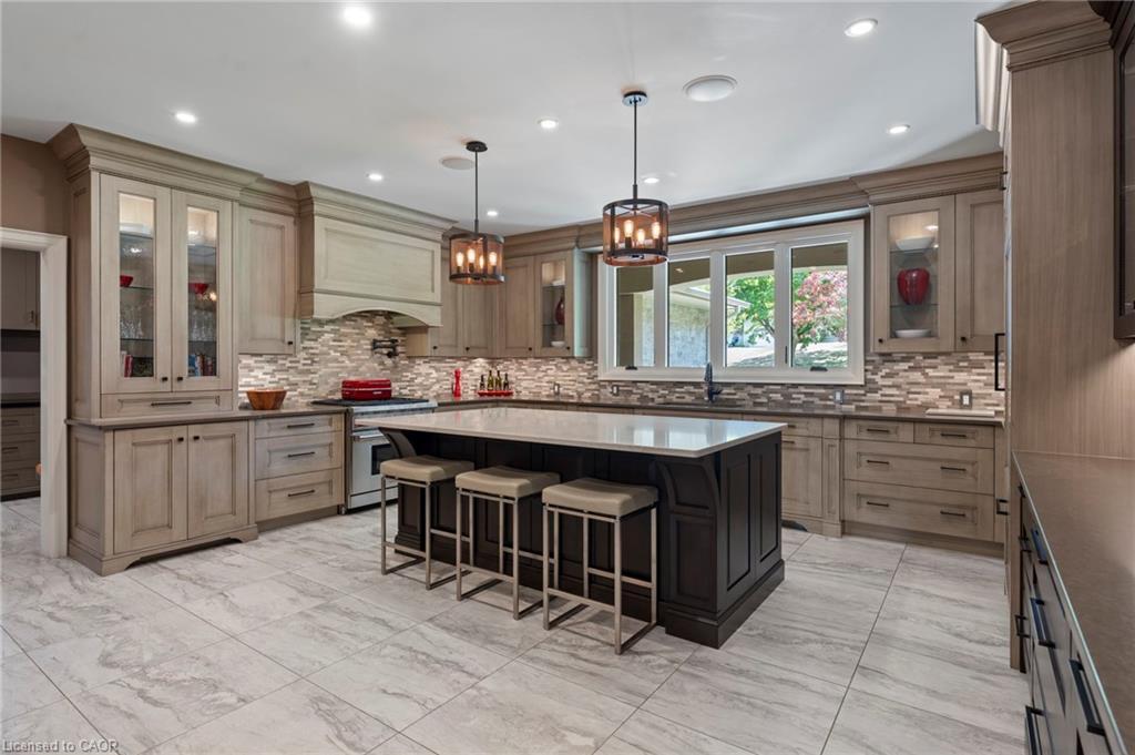 25 Sunset Drive, Simcoe, ON - Indoor Photo Showing Kitchen With Upgraded Kitchen