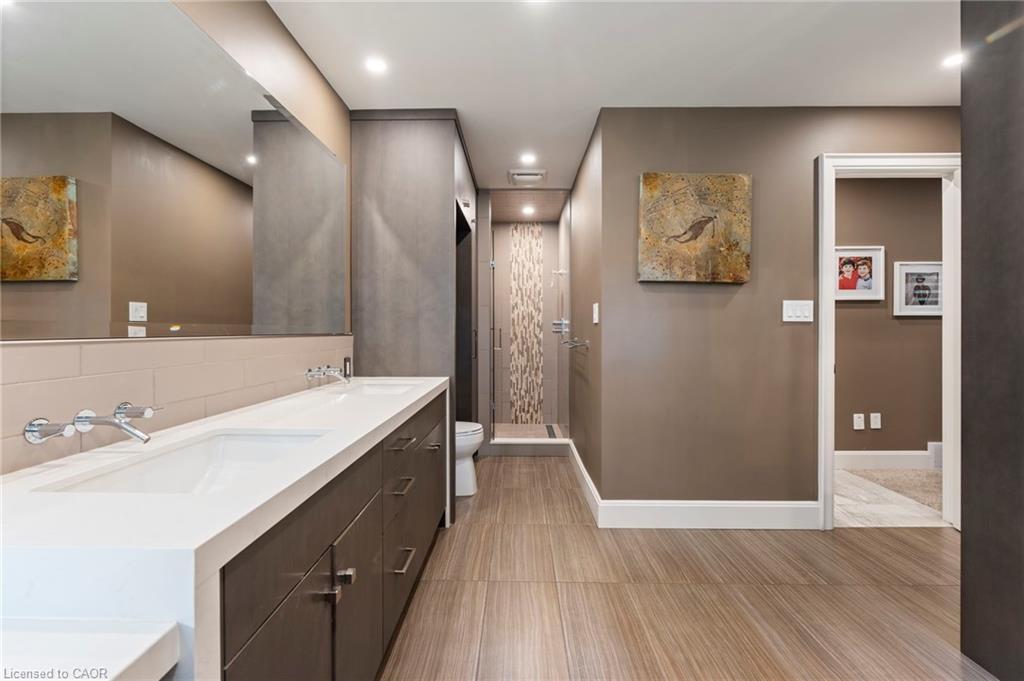 25 Sunset Drive, Simcoe, ON - Indoor Photo Showing Bathroom