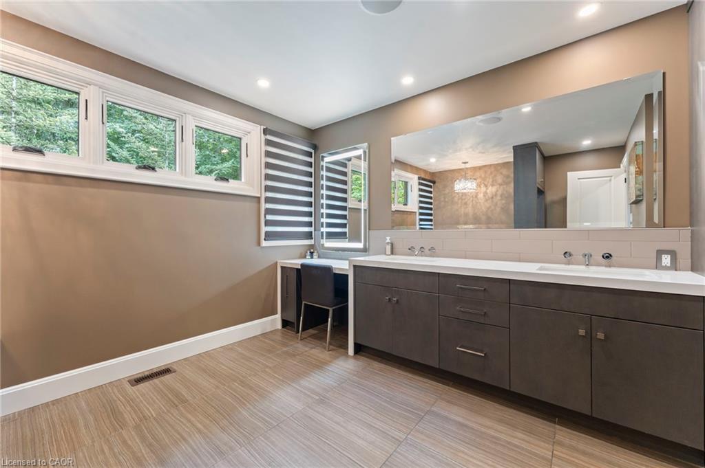 25 Sunset Drive, Simcoe, ON - Indoor Photo Showing Bathroom
