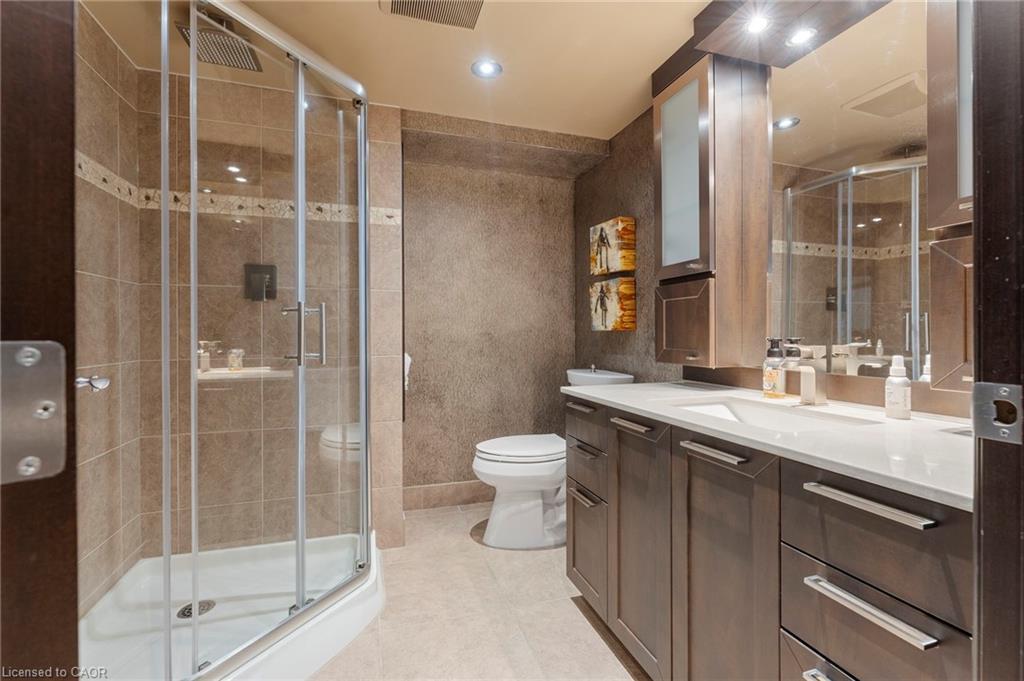 25 Sunset Drive, Simcoe, ON - Indoor Photo Showing Bathroom