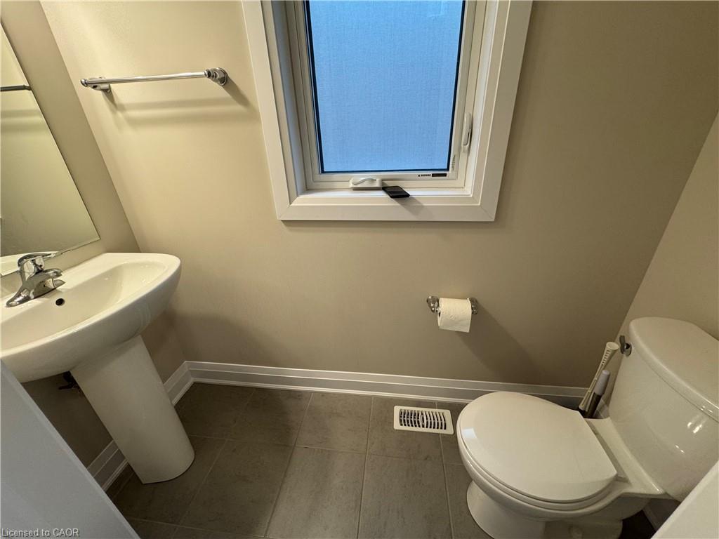 Upper Level-14 Sportsman Hill Street, Kitchener, ON - Indoor Photo Showing Bathroom
