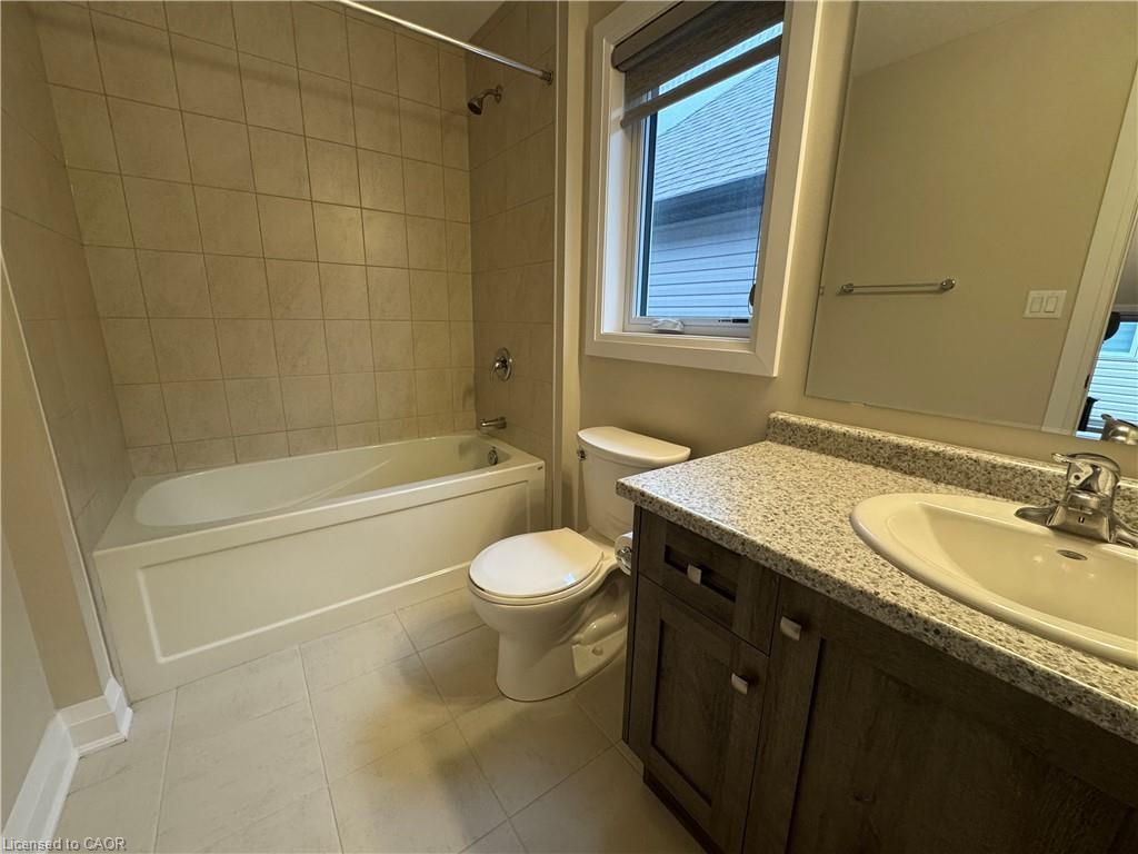 Upper Level-14 Sportsman Hill Street, Kitchener, ON - Indoor Photo Showing Bathroom