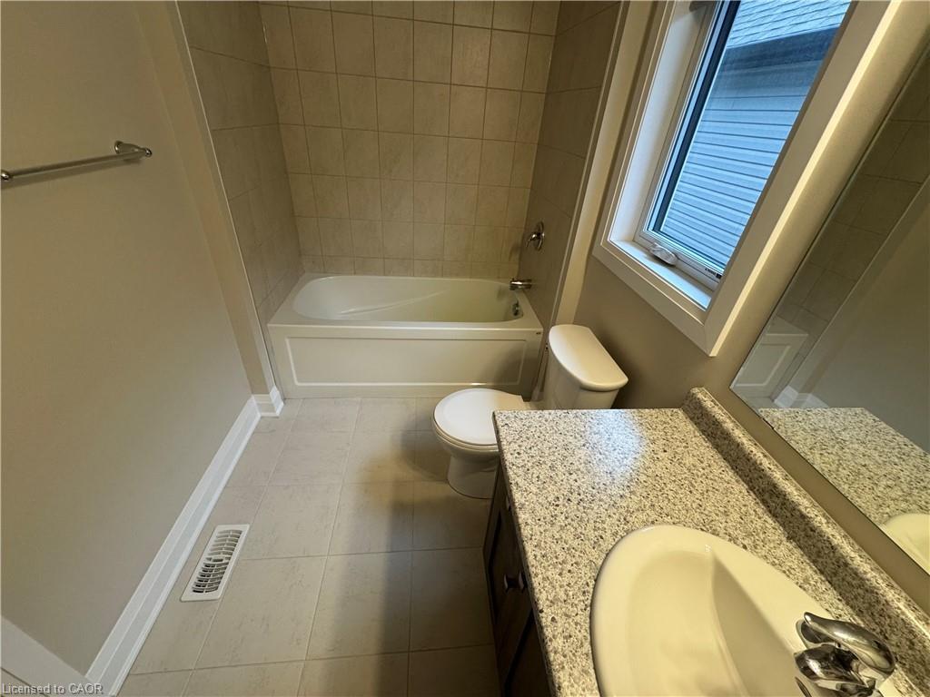 Upper Level-14 Sportsman Hill Street, Kitchener, ON - Indoor Photo Showing Bathroom