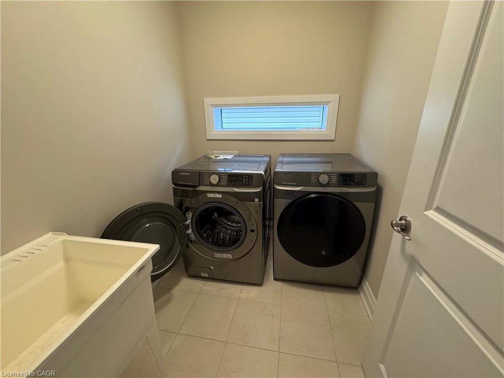 Upper Level-14 Sportsman Hill Street, Kitchener, ON - Indoor Photo Showing Laundry Room