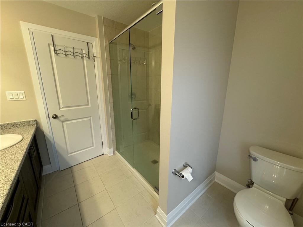 Upper Level-14 Sportsman Hill Street, Kitchener, ON - Indoor Photo Showing Bathroom