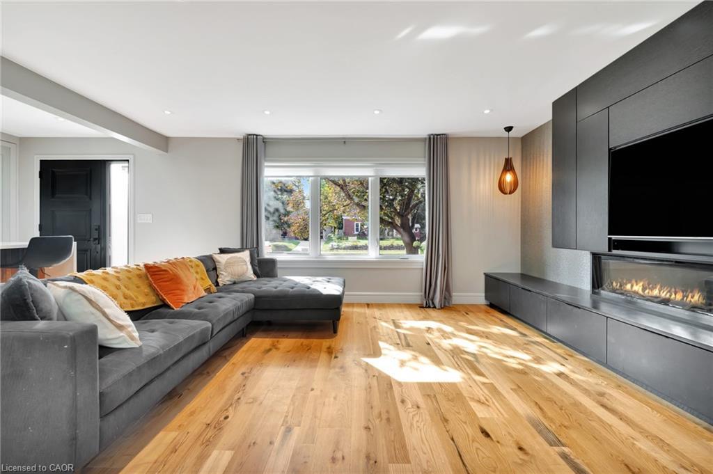 254 Pinewood Place, Waterloo, ON - Indoor Photo Showing Living Room With Fireplace