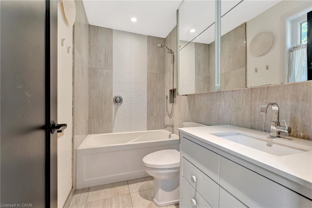 254 Pinewood Place, Waterloo, ON - Indoor Photo Showing Bathroom