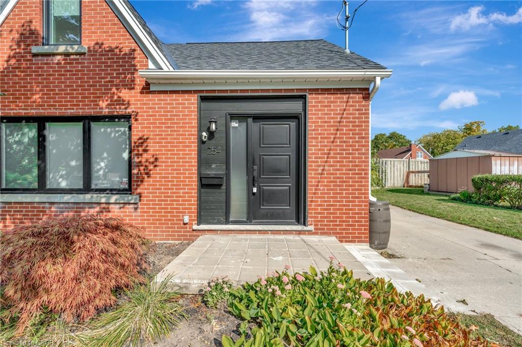 254 Pinewood Place, Waterloo, ON - Outdoor