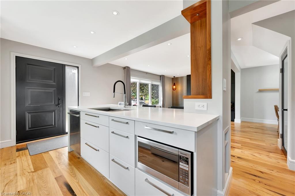 254 Pinewood Place, Waterloo, ON - Indoor Photo Showing Kitchen