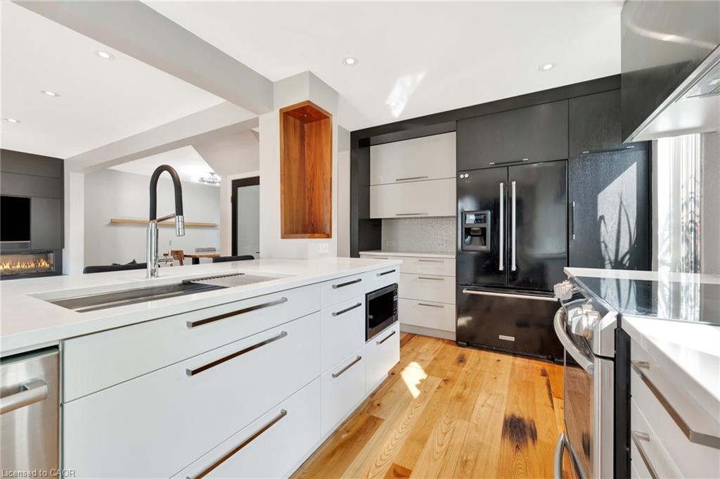 254 Pinewood Place, Waterloo, ON - Indoor Photo Showing Kitchen