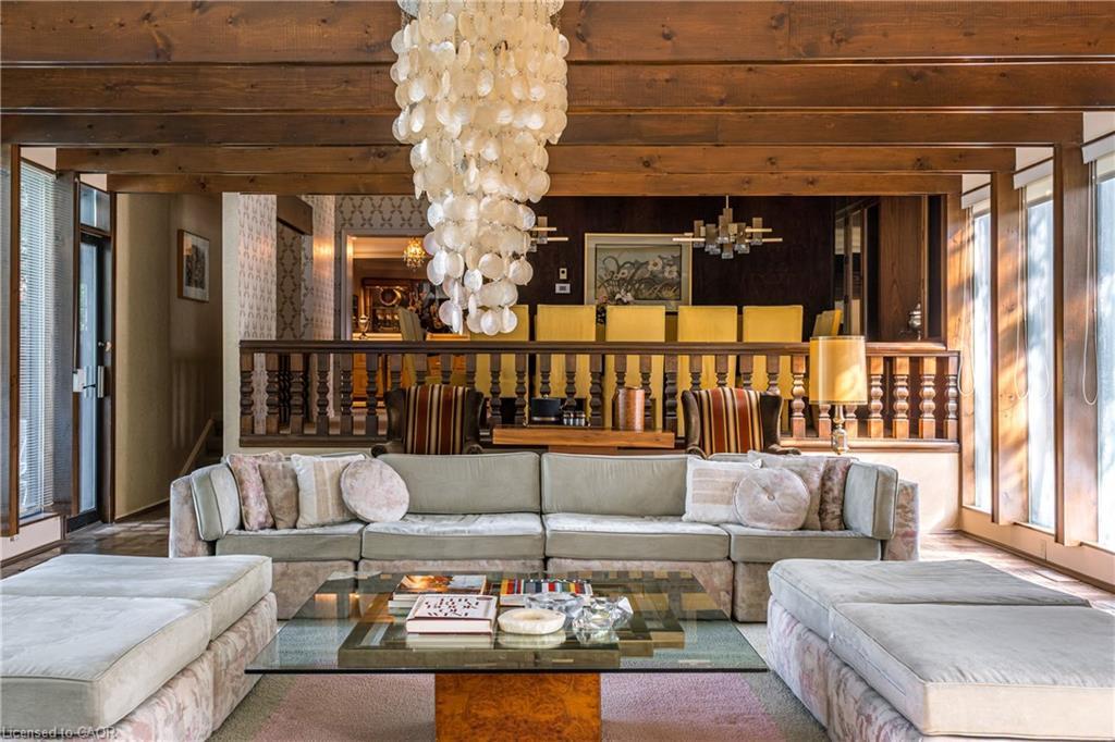 6 Freeland Court, Hamilton, ON - Indoor Photo Showing Living Room