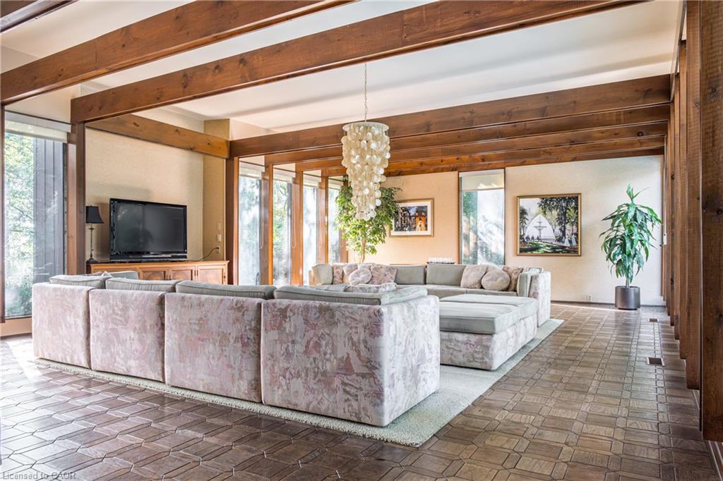 6 Freeland Court, Hamilton, ON - Indoor Photo Showing Living Room